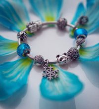 20230613164307_[fpdl.in]_bracelet-with-blue-flowers-silver-beads-is-displayed-table_921213-563_normal